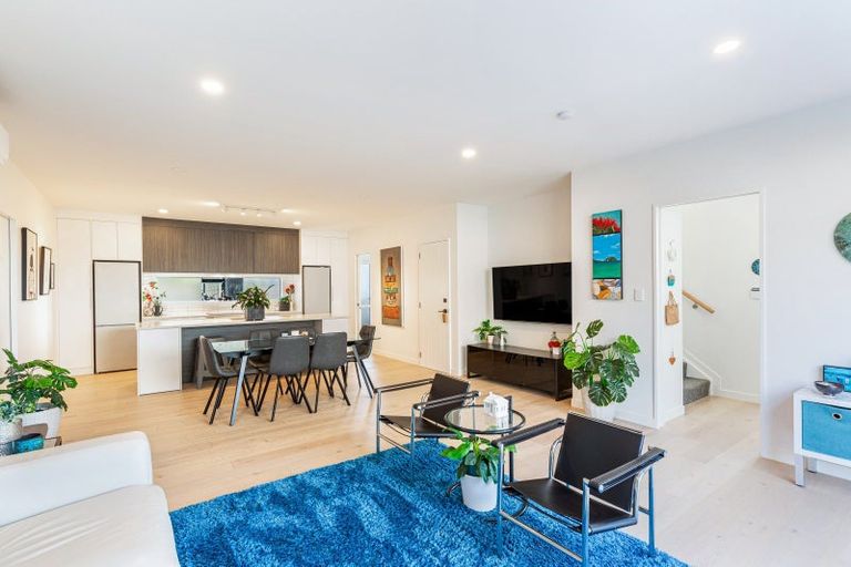 Photo of property in 1 The Bays Rise, Murrays Bay, Auckland, 0630