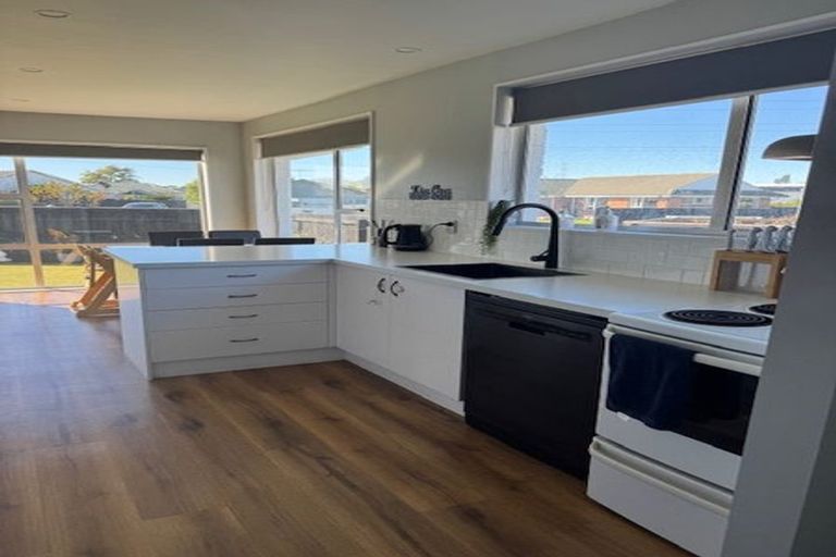 Photo of property in 79 Denise Crescent, Hornby, Christchurch, 8042