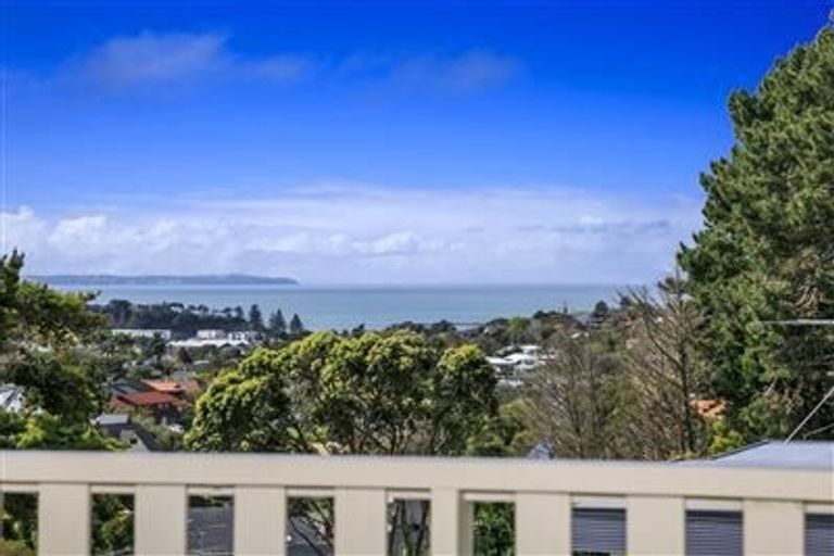 Photo of property in 1/7 Malters Place, Browns Bay, Auckland, 0630