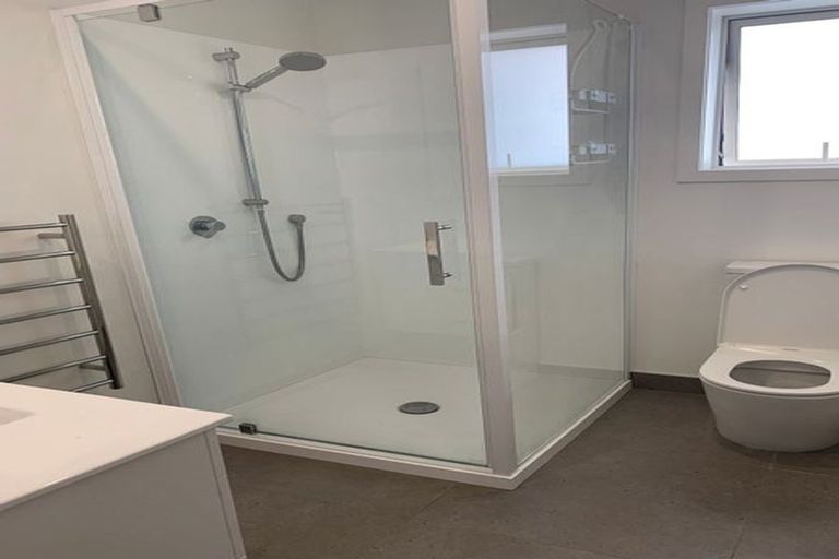 Photo of property in 9a Kerema Way, Schnapper Rock, Auckland, 0632