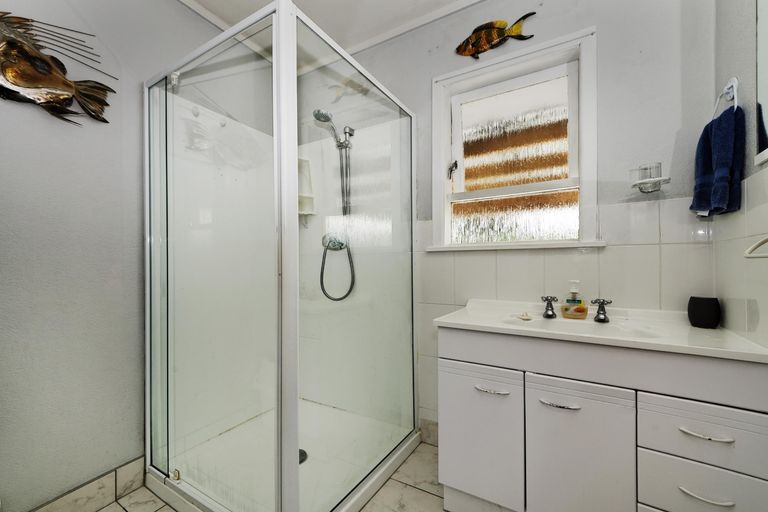 Photo of property in 97 Godley Road, Green Bay, Auckland, 0604