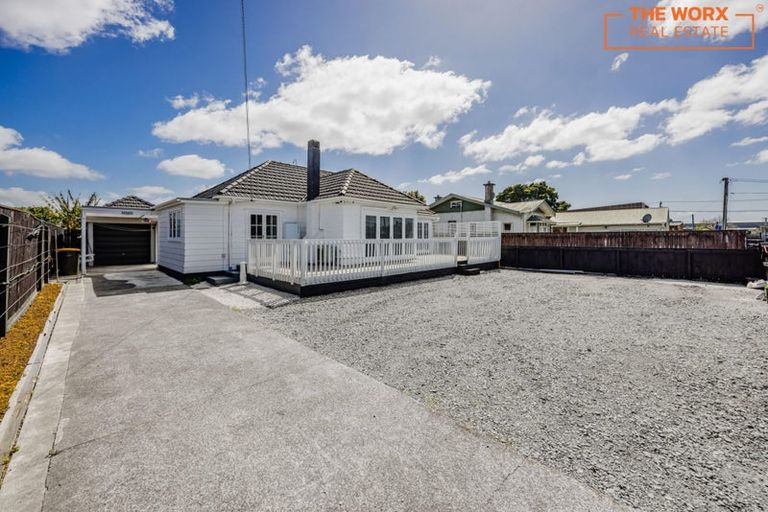 Photo of property in 28 Driver Road, Mangere East, Auckland, 2024