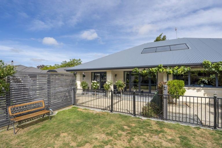 Photo of property in 18 Calvandra Grove, Rangiora, 7400