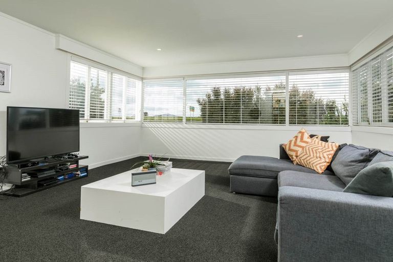 Photo of property in 24 Sulphur Beach Road, Northcote Point, Auckland, 0627