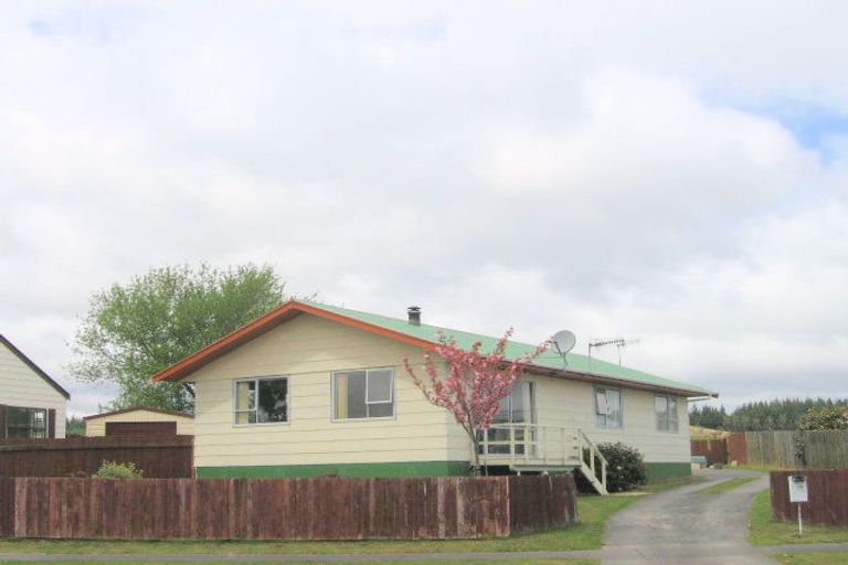 Photo of property in 16 Newberry Place, Richmond Heights, Taupo, 3330