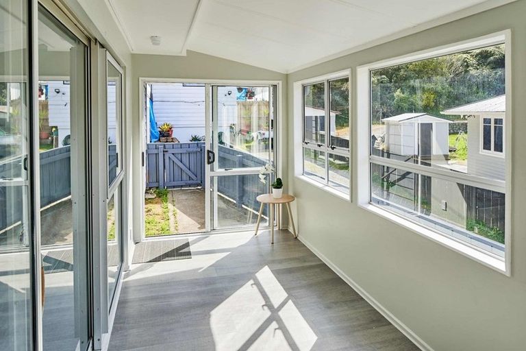 Photo of property in 2/22 Shackleton Grove, Stokes Valley, Lower Hutt, 5019