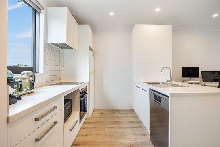 Photo of property in 19b O'meara Street, Swanson, Auckland, 0614