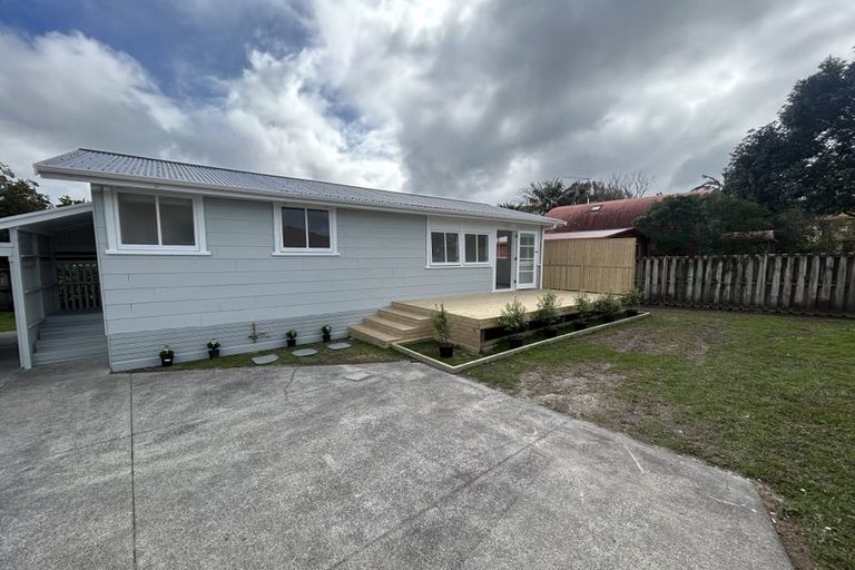 Photo of property in 14 Laurie Street, Red Beach, 0932