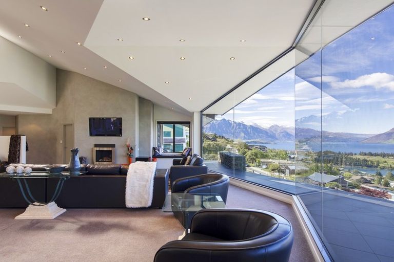 Photo of property in 37 Belfast Terrace, Queenstown, 9300