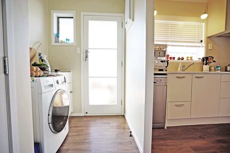 Photo of property in 1/32 Weldene Avenue, Glenfield, Auckland, 0629