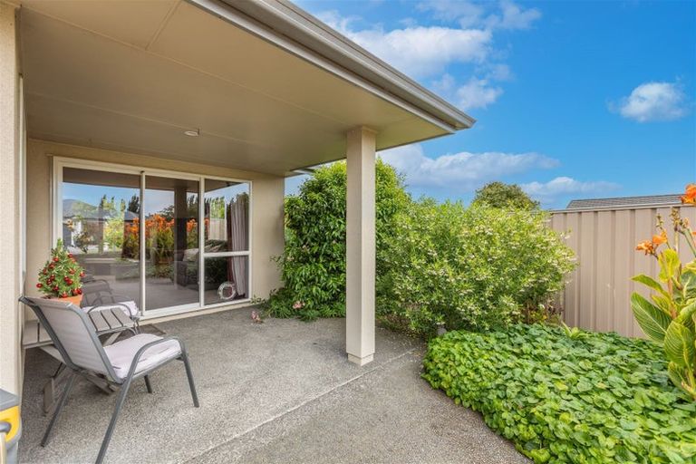 Photo of property in 2 Arthur Close, Clive, 4102