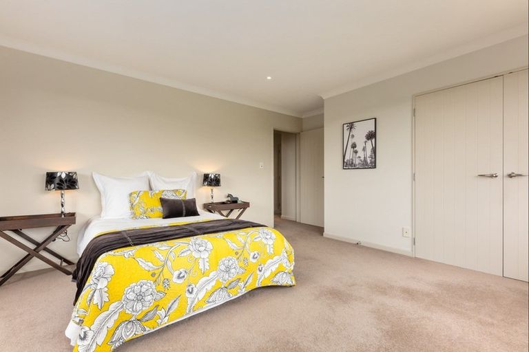 Photo of property in 100 Willowview Drive, Redwood, Christchurch, 8051