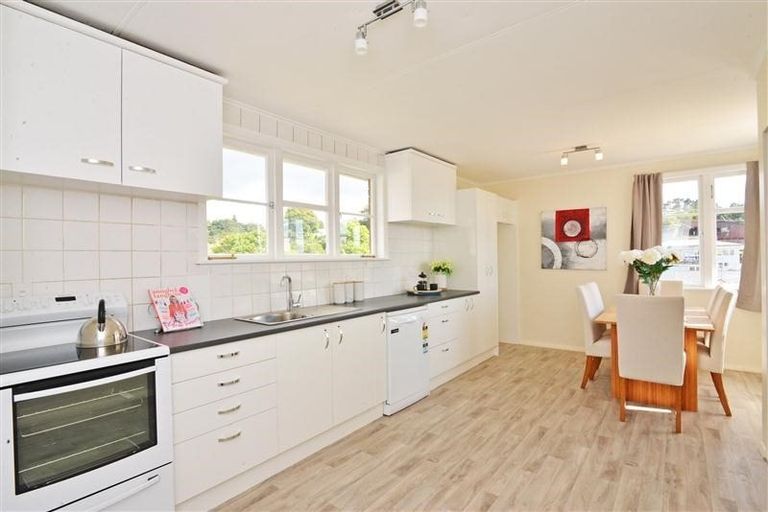 Photo of property in 22 Tomo Street, New Lynn, Auckland, 0600