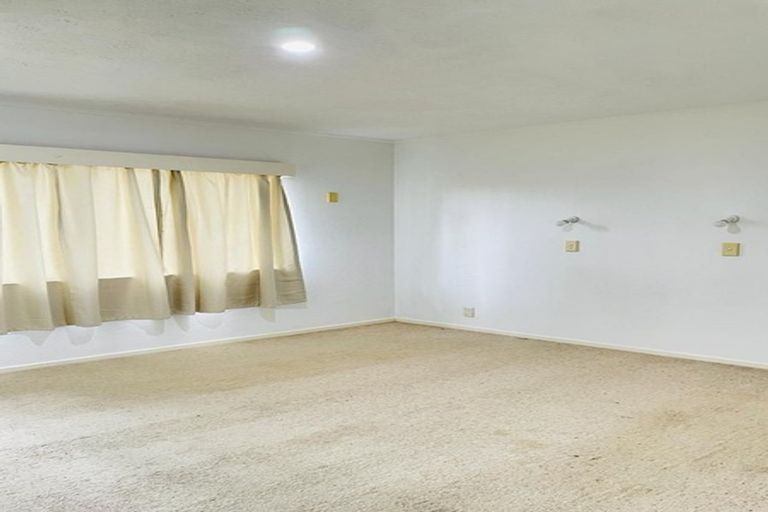 Photo of property in 17 Solveig Place, Randwick Park, Auckland, 2105