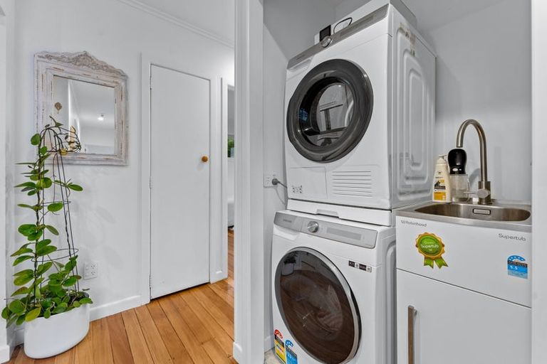 Photo of property in 37 Neptune Avenue, Beach Haven, Auckland, 0626