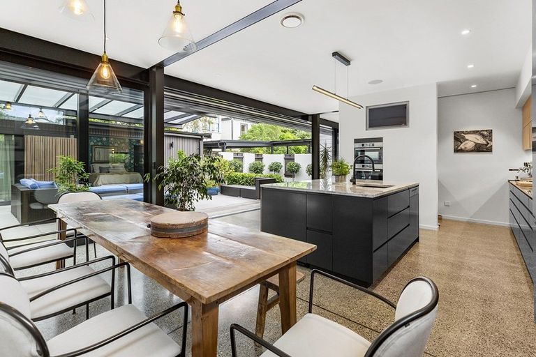 Photo of property in 4 Torless Terrace, Thorndon, Wellington, 6011