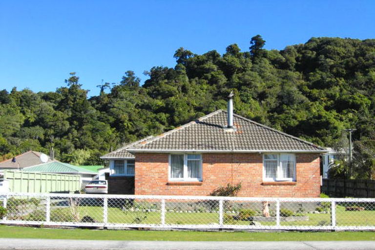 Photo of property in 100 Marlborough Street, Greymouth, 7805