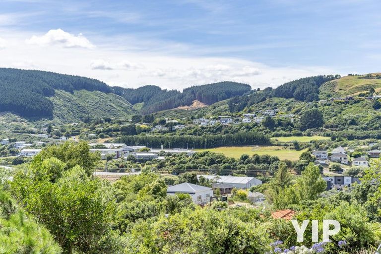 Photo of property in 9 Victory Crescent, Tawa, Wellington, 5028