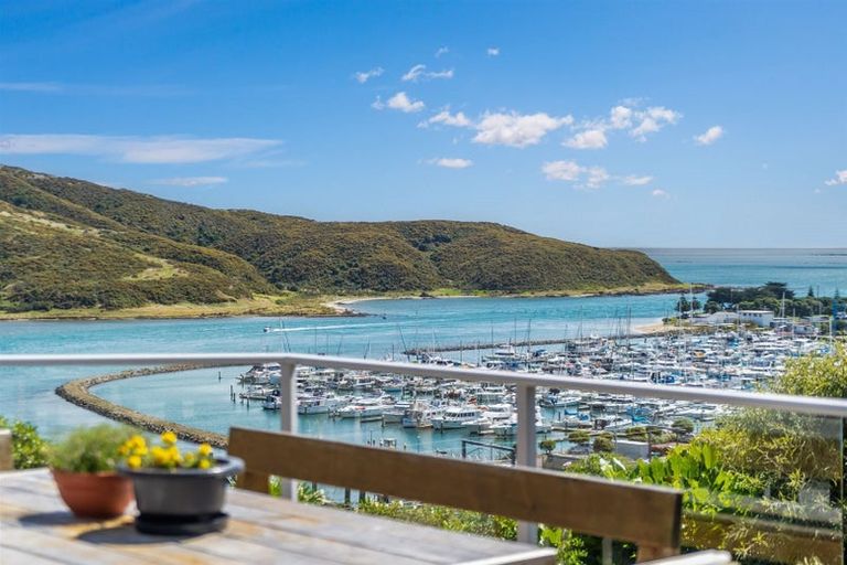 Photo of property in 62 Kiriwai Road, Paremata, Porirua, 5024