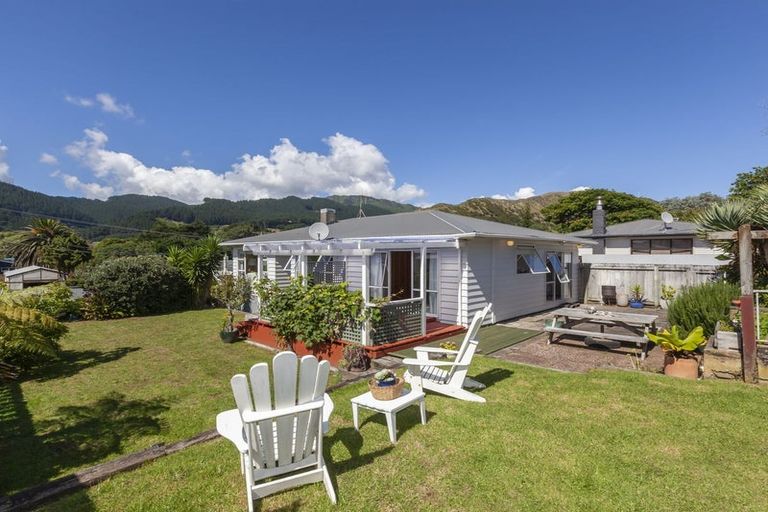 Photo of property in 4 Clarkes Crescent, Paekakariki, 5034