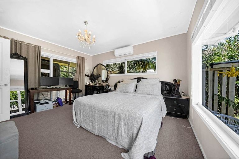 Photo of property in 2 Tudward Glade, Hillcrest, Auckland, 0627