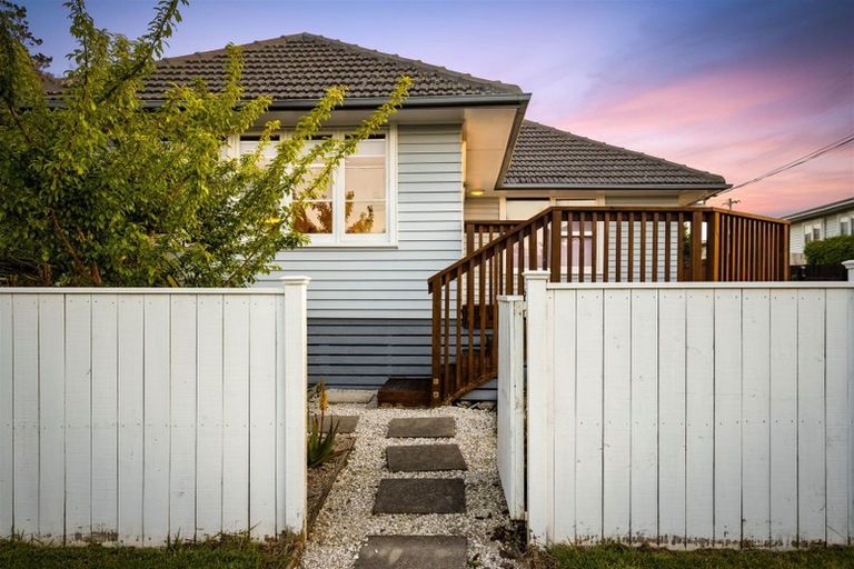 Photo of property in 24b Ribblesdale Road, Henderson, Auckland, 0612