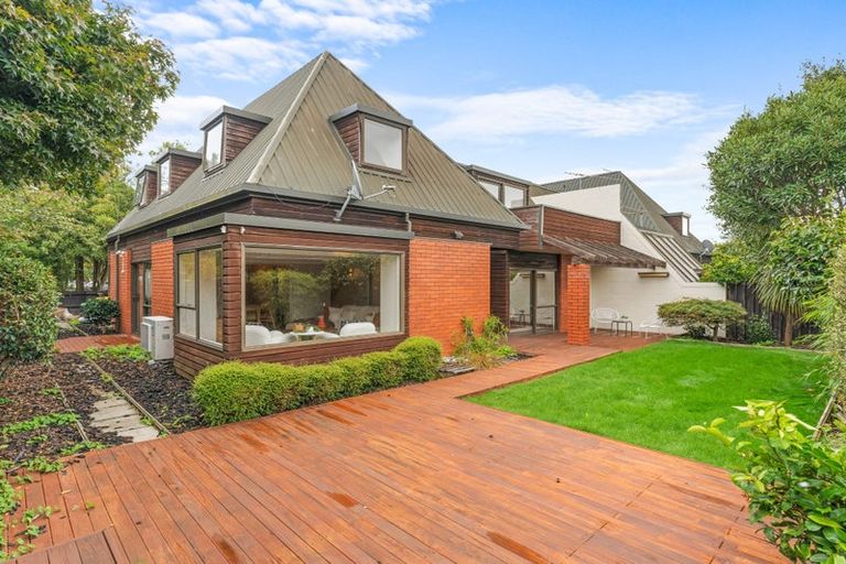 Photo of property in 31 Dovedale Avenue, Ilam, Christchurch, 8041