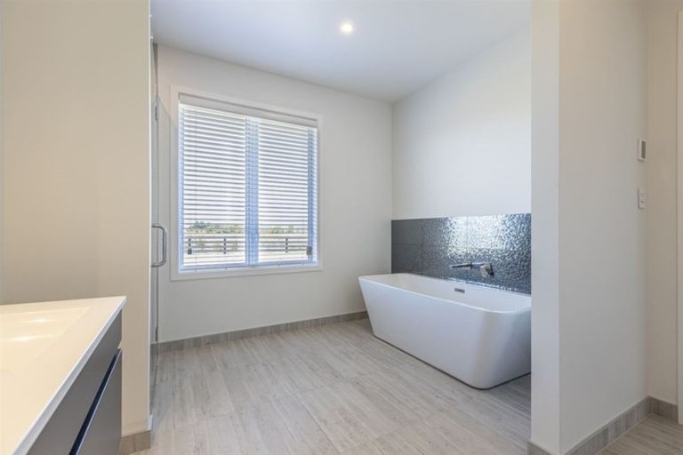 Photo of property in 33 Hartwell Drive, Kelvin Grove, Palmerston North, 4470