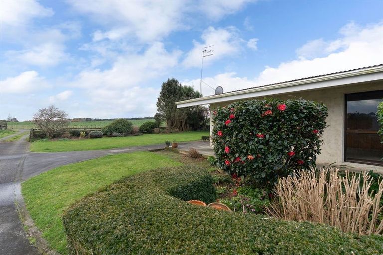 Photo of property in 246 Kawiu Road, Levin, 5510