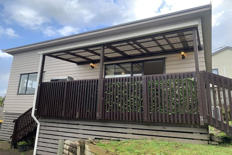 Photo of property in 8 Kayle Glen, West Harbour, Auckland, 0618