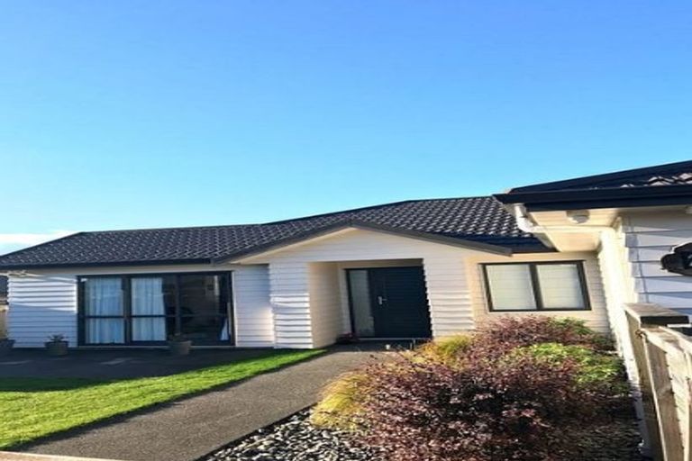 Photo of property in 212 Mark Avenue, Grenada Village, Wellington, 6037