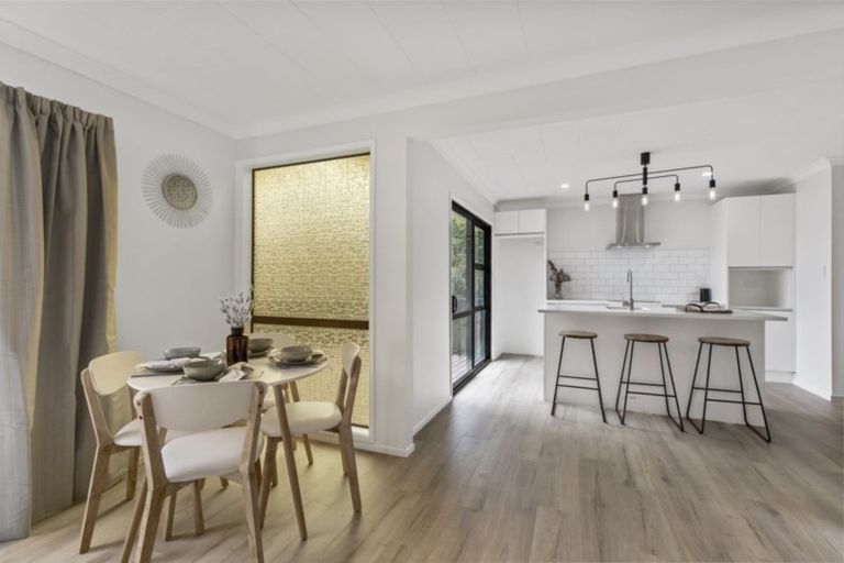 Photo of property in 17a Hillcrest Road, Hatfields Beach, Orewa, 0931