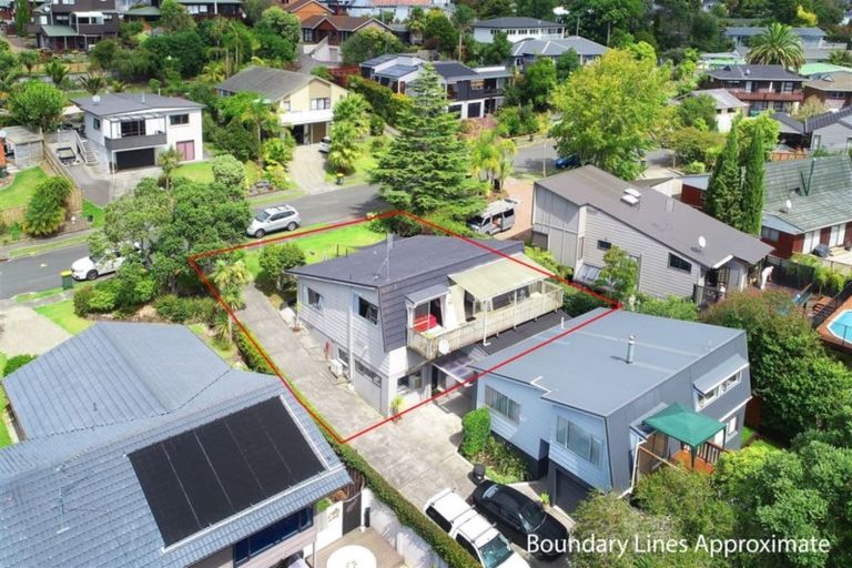 Photo of property in 1/17 Tiri View Place, Waiake, Auckland, 0630