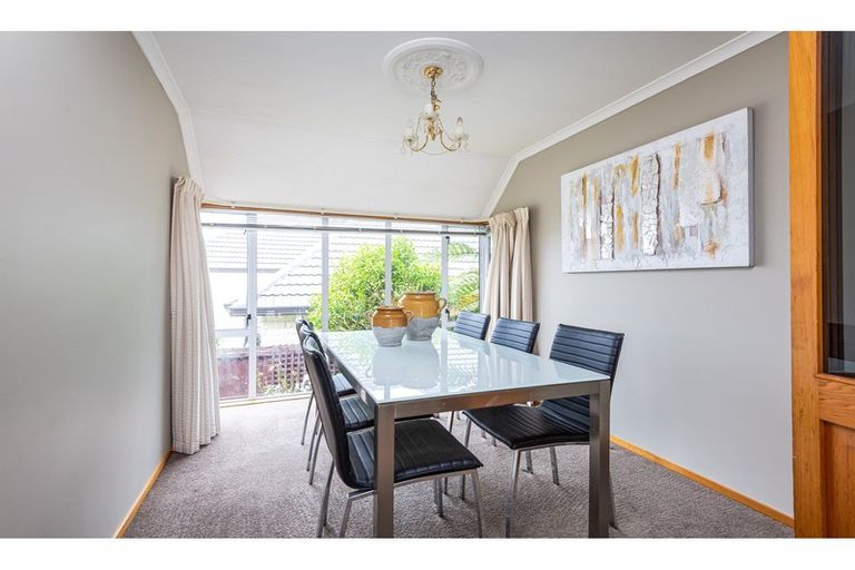 Photo of property in 4 Inglewood Place, Avonhead, Christchurch, 8042