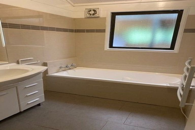 Photo of property in 52b Westhaven Drive, Tawa, Wellington, 5028