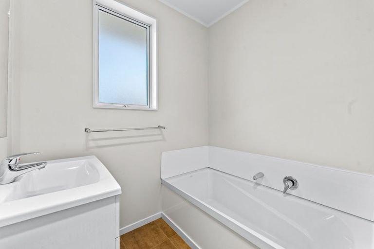 Photo of property in 13a Springs Road, Parakai, 0830