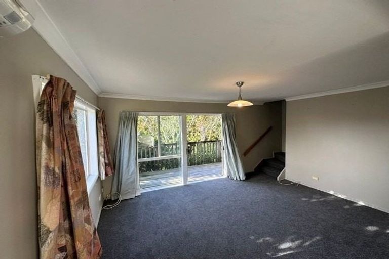Photo of property in 2/49 Aeroview Drive, Beach Haven, Auckland, 0626