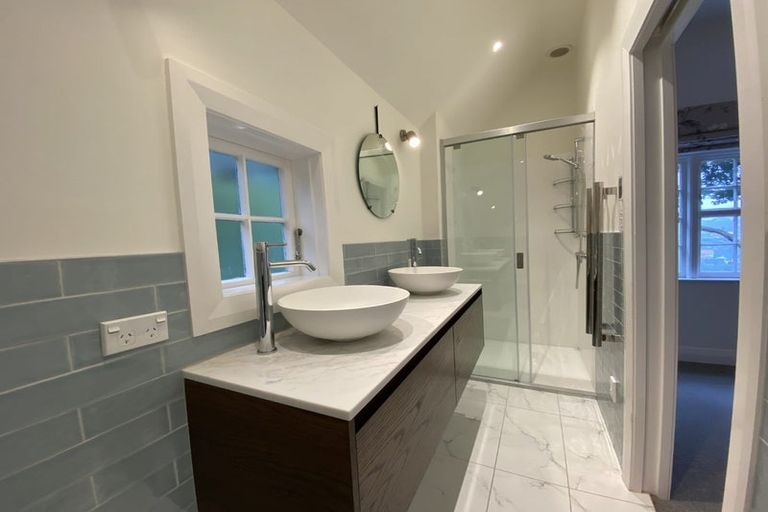 Photo of property in 7 Grove Road, Kelburn, Wellington, 6012