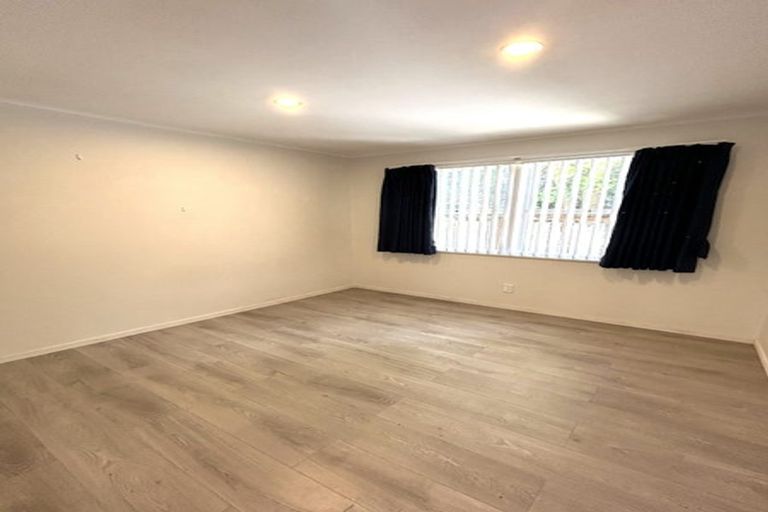 Photo of property in 30c Pinedale Place, Henderson, Auckland, 0610
