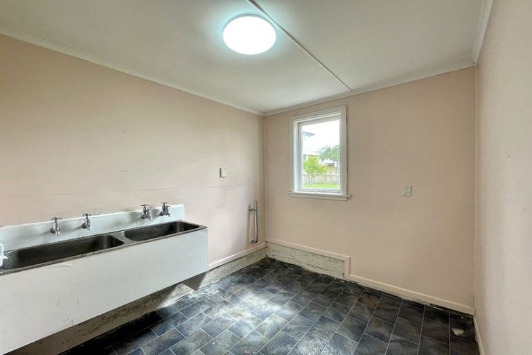 Photo of property in 3 Taha Road, Te Atatu South, Auckland, 0610