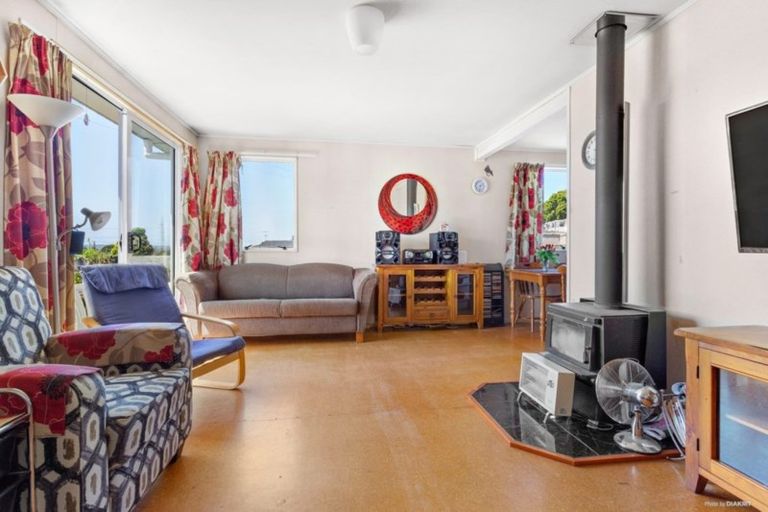 Photo of property in 24 Halloran Place, Massey, Auckland, 0614