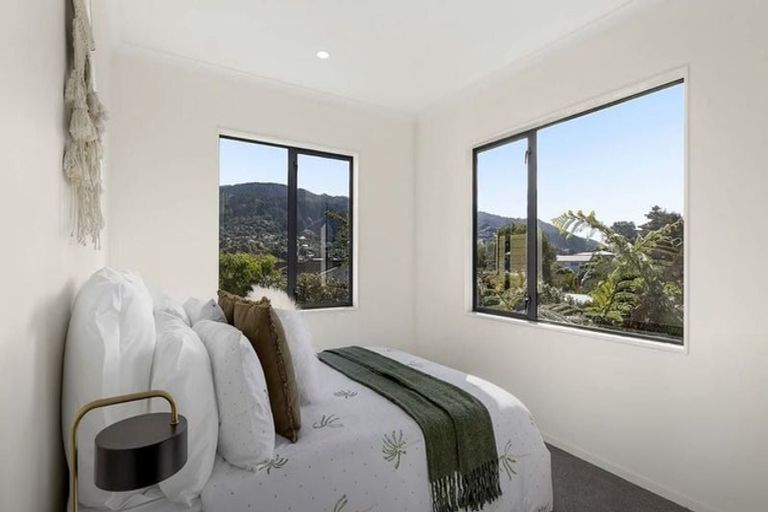 Photo of property in 2/7 Carleton Terrace, Tawa, Wellington, 5028