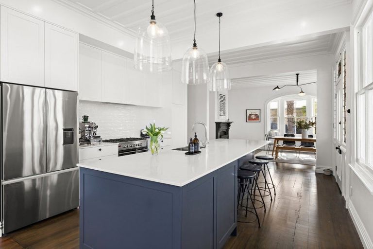 Photo of property in 15 Sealy Road, Bluff Hill, Napier, 4110