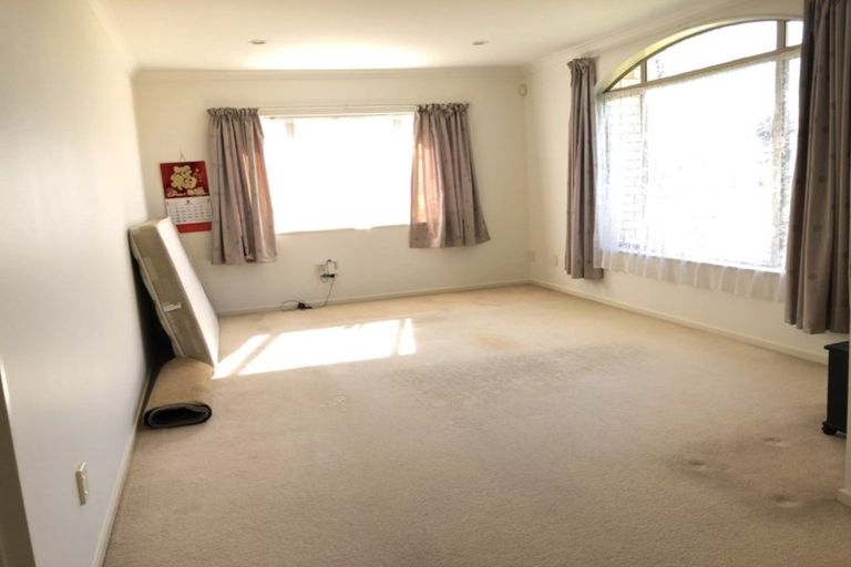 Photo of property in 4 Chapletown Drive, East Tamaki, Auckland, 2016