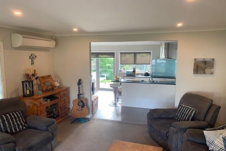 Photo of property in 35 Motukaraka Point, Pauatahanui, Porirua, 5381