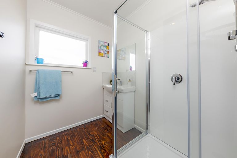 Photo of property in 24 President Avenue, Papakura, 2110