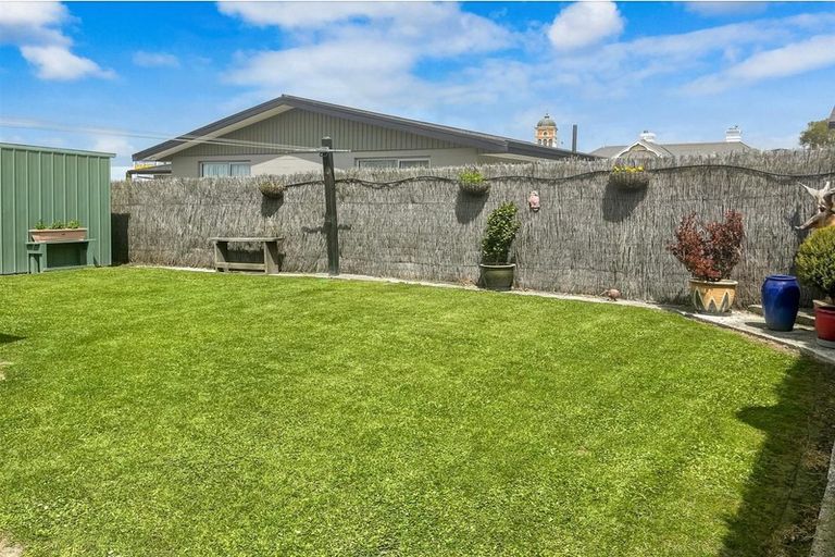 Photo of property in 3 Oxford Street, Waimate, 7924