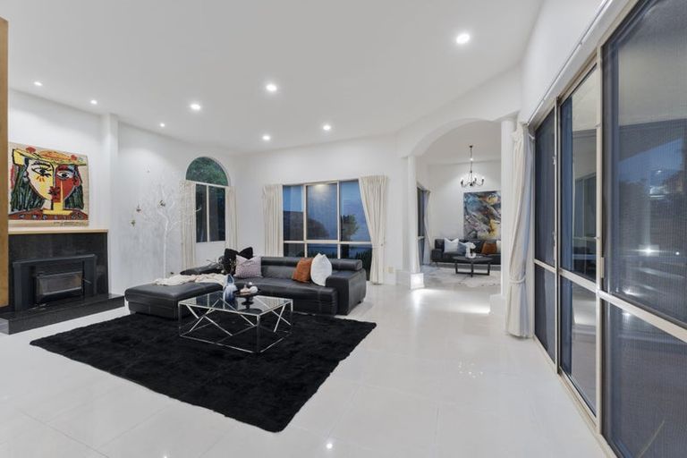 Photo of property in 9 Burgundy Park Avenue, Henderson, Auckland, 0612