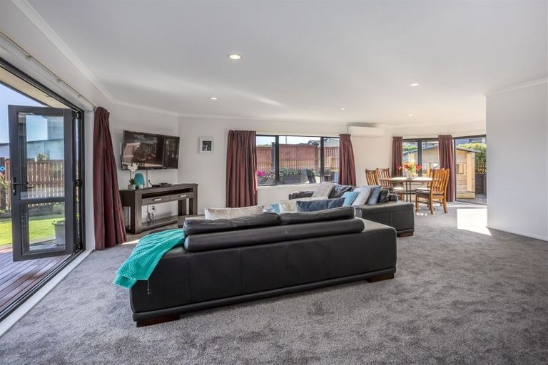 Photo of property in 14 Nelson Avenue, Aotea, Porirua, 5024