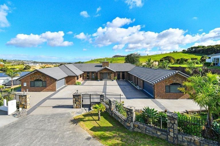 Photo of property in 21 Imperial Place, Flat Bush, Auckland, 2019